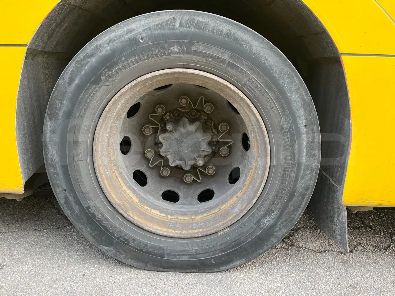 Solaris Urbino 18 - Euro 6 - 271 kW - 18 mt - rear left tire photo