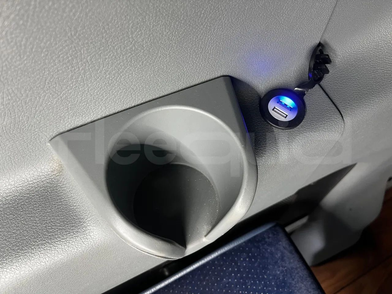 Ford Transit FBD - Euro6 - 114kW - 6.704mt - usb charging detail