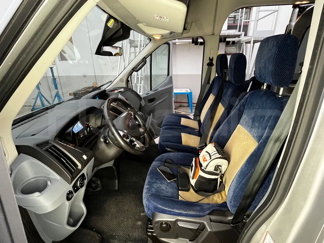 Ford Transit FBD - Euro6 - 114kW - 6.704mt - driver's seat photo