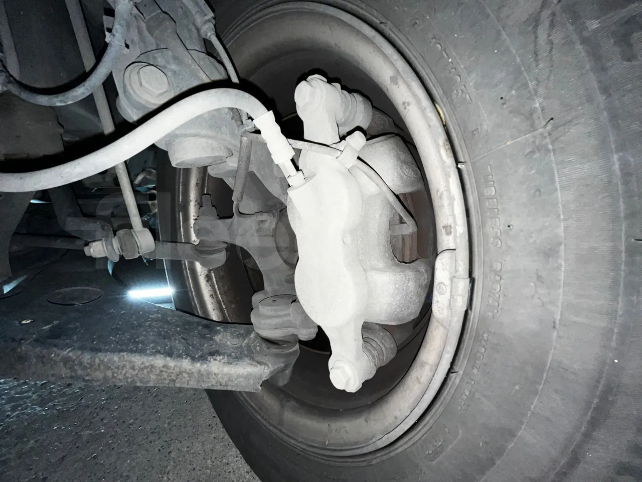 Ford Transit FBD - Euro6 - 114kW - 6.704mt - front brake calipers right