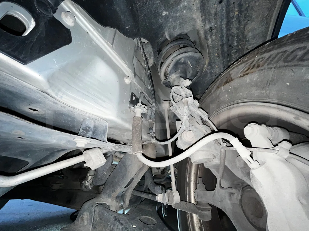 Ford Transit FBD - Euro6 - 114kW - 6.704mt - front shock absorbers left