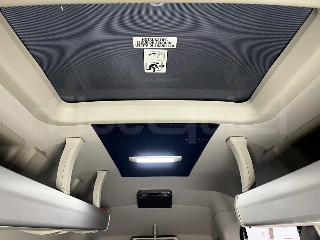 Ford Transit FBD - Euro6 - 114kW - 6.704mt - roof hatch 1