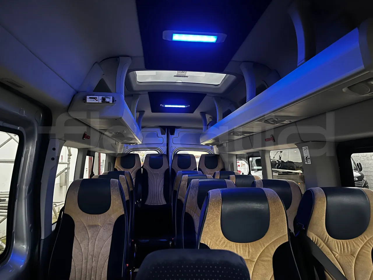 Ford Transit FBD - Euro6 - 114kW - 6.704mt - reverse view middle aisle