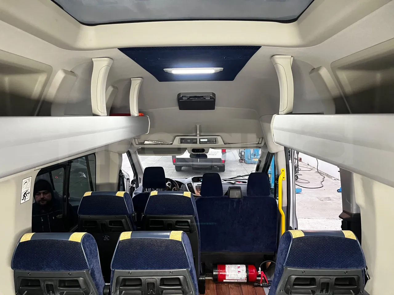 Ford Transit FBD - Euro6 - 114kW - 6.704mt - forward view all seats last row height