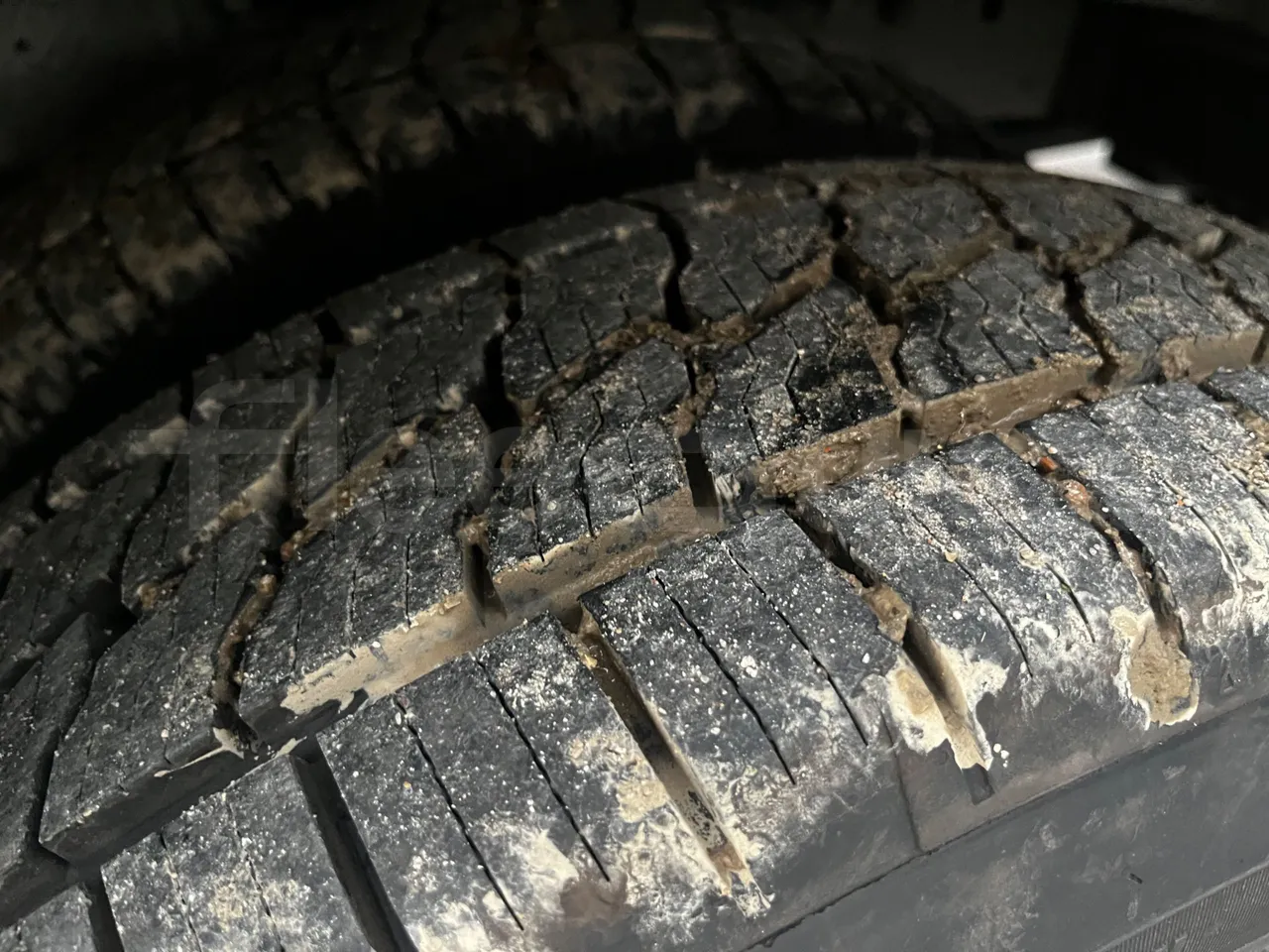 Ford Transit FBD - Euro6 - 114kW - 6.704mt - tread condition second axle tires left