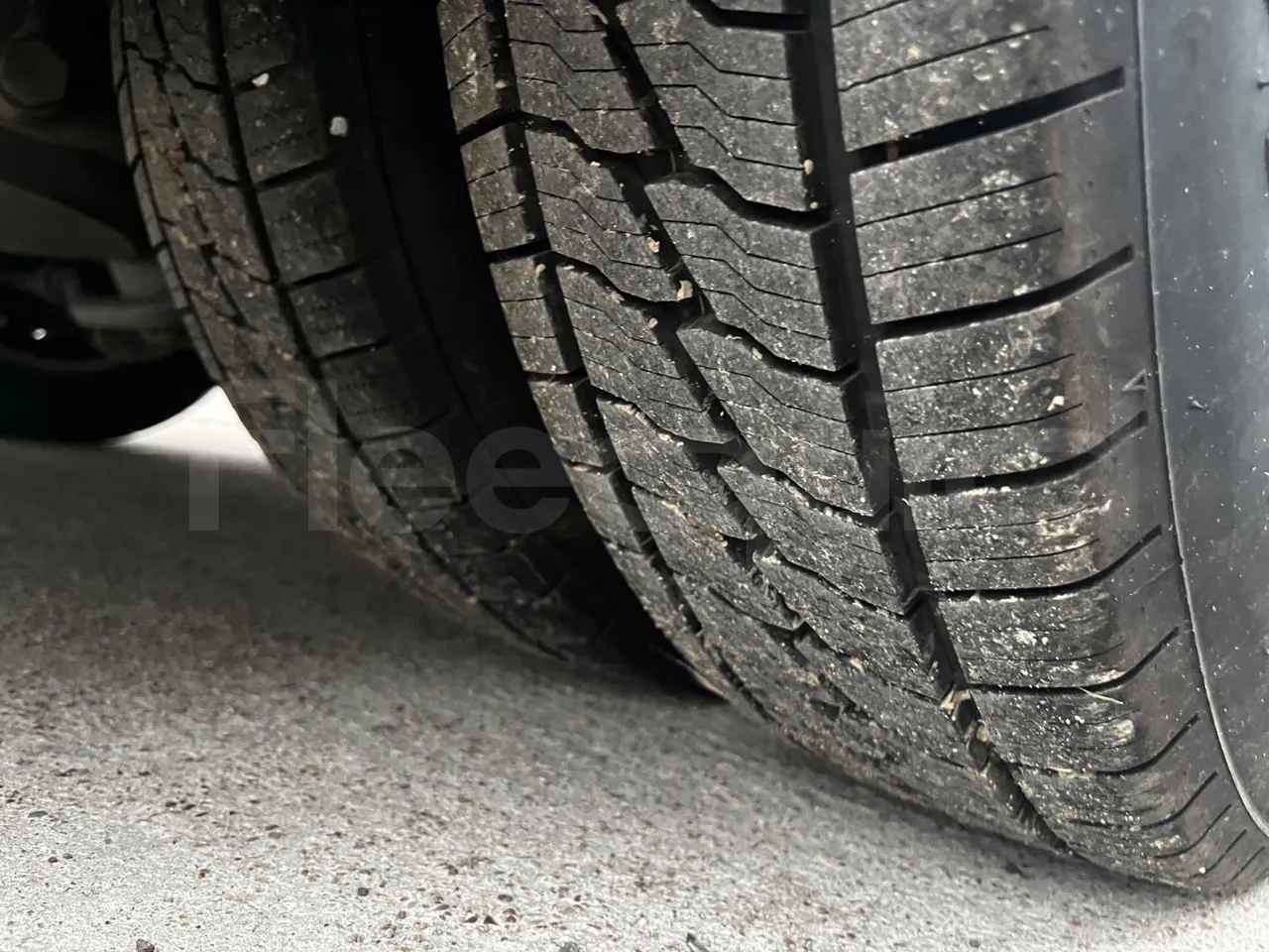 Ford Transit FBD - Euro6 - 114kW - 6.704mt - tread condition third axle tires left