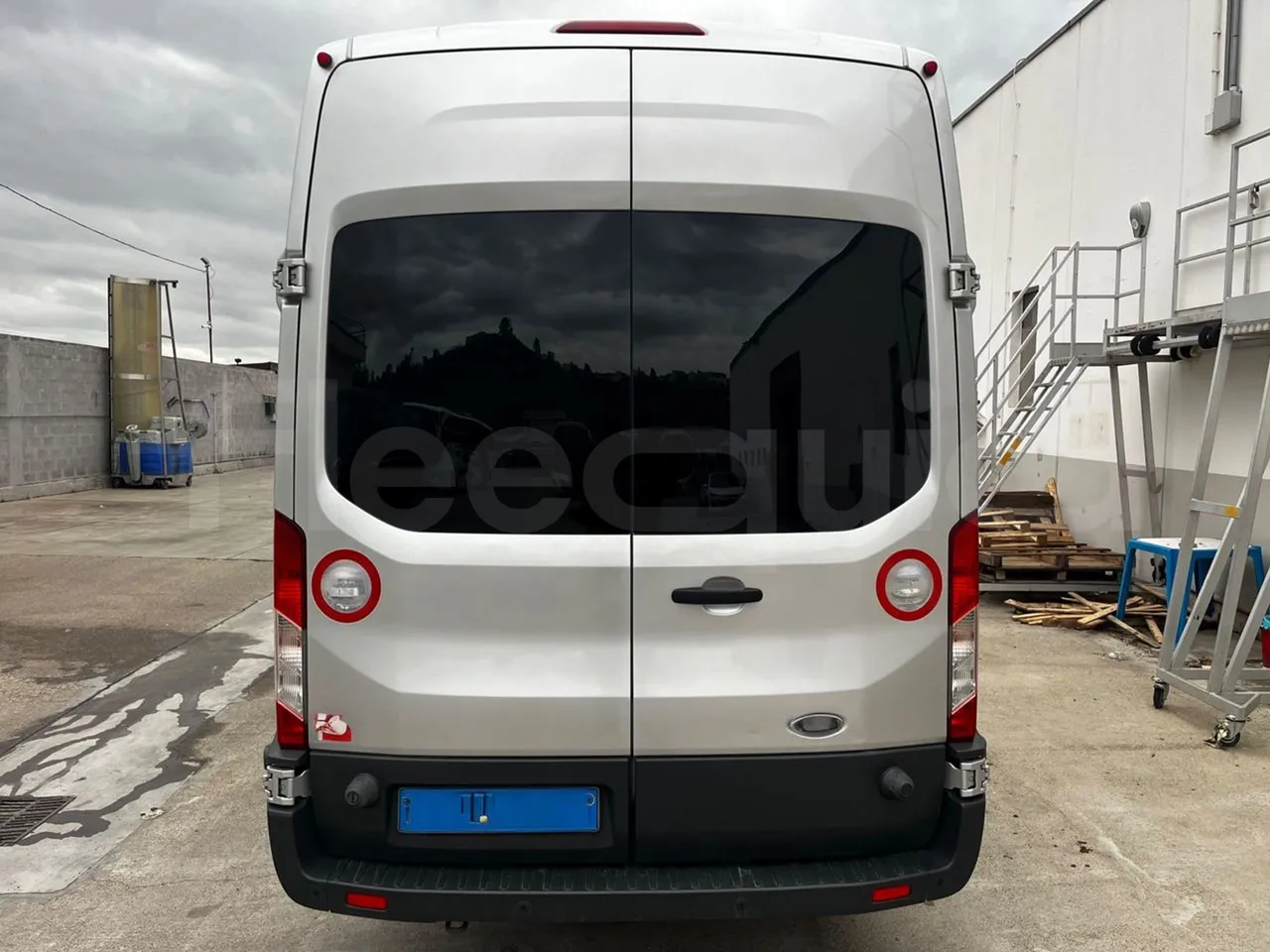 Ford Transit FBD - Euro6 - 114kW - 6.704mt - rear hatch closed