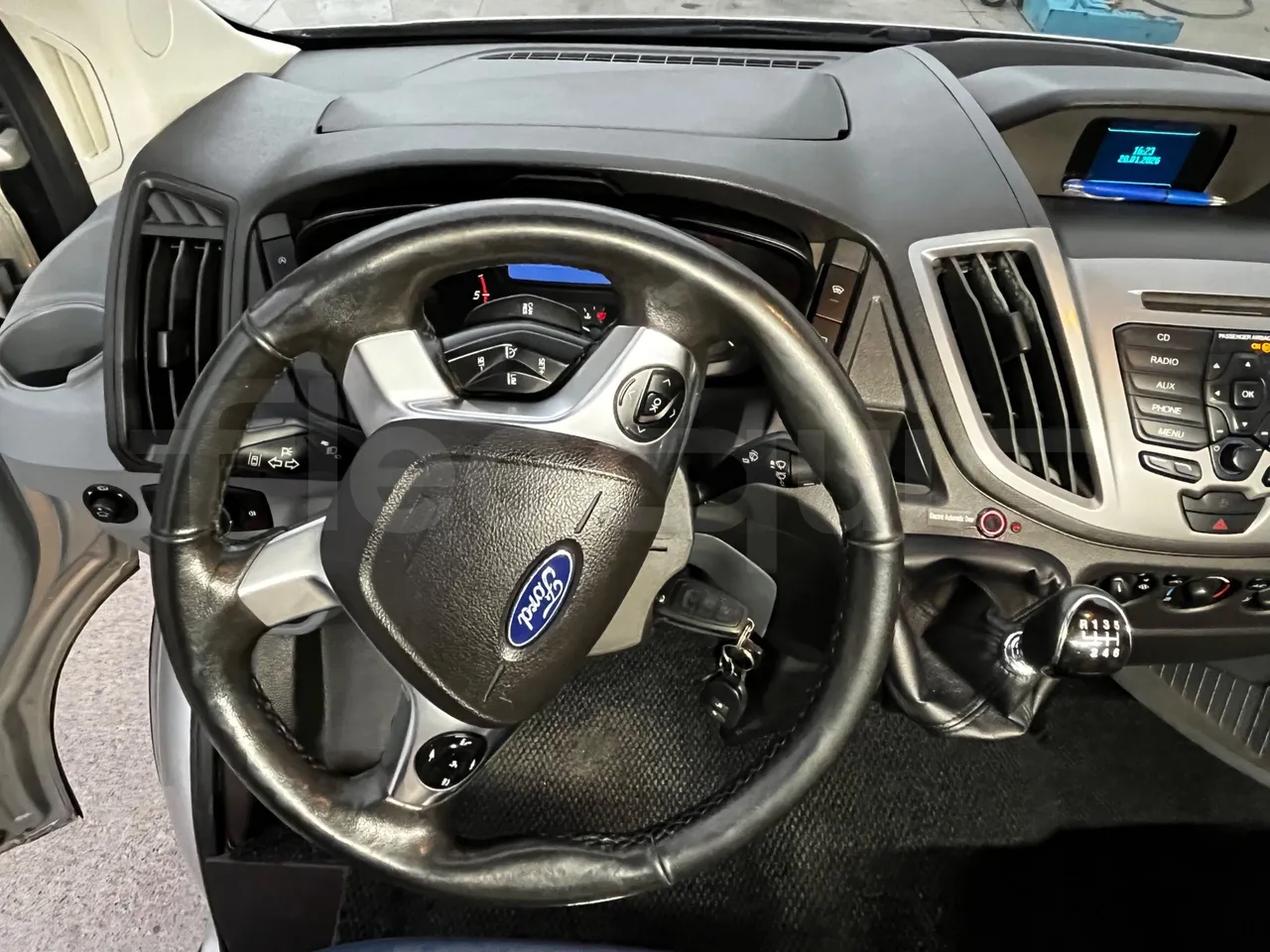 Ford Transit FBD - Euro6 - 114kW - 6.704mt - steering wheel photo