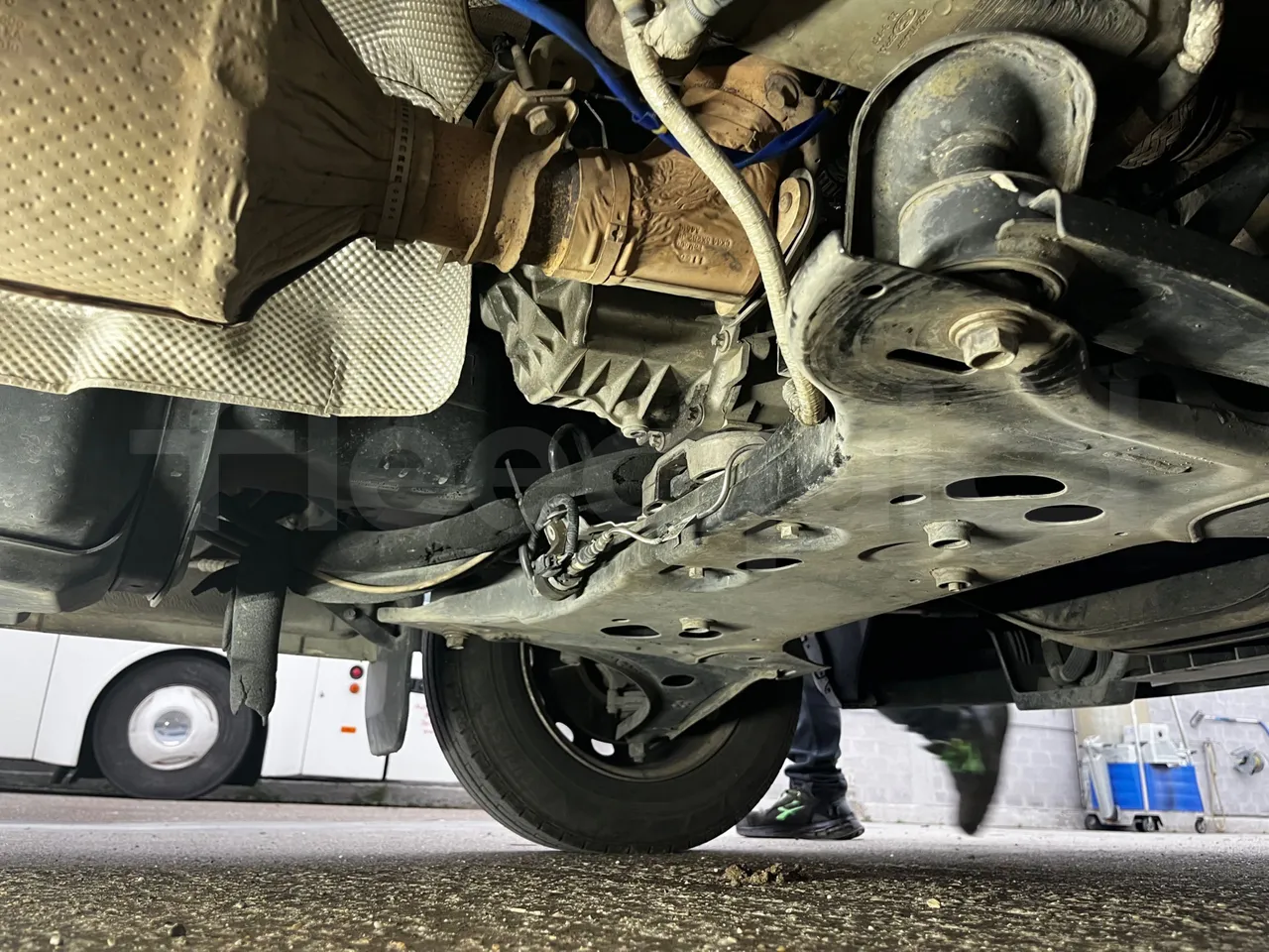 Ford Transit FBD - Euro6 - 114kW - 6.704mt - front axle left side