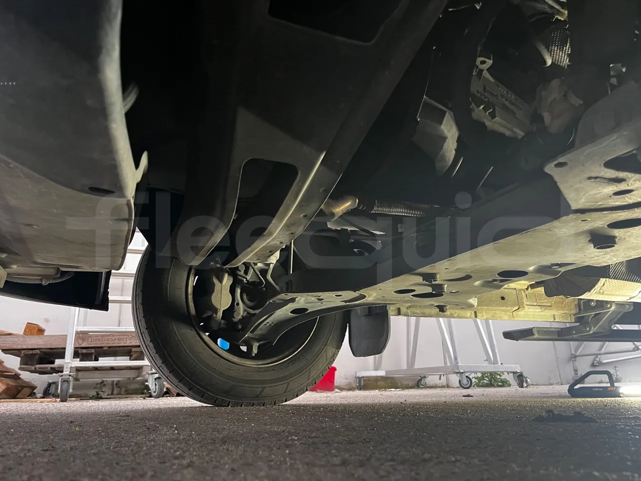 Ford Transit FBD - Euro6 - 114kW - 6.704mt - front axle right side