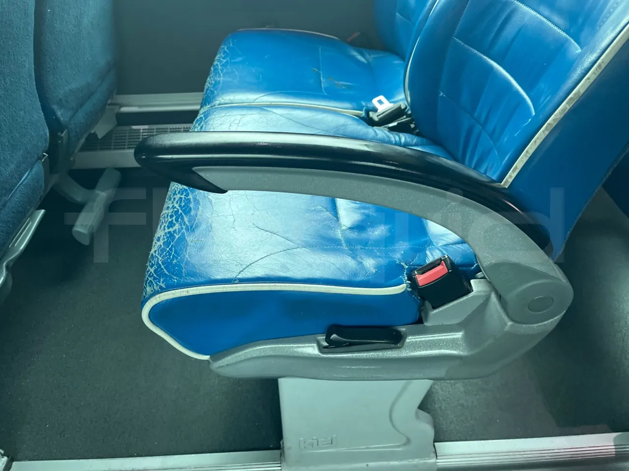 Man Ratio 18.480 - EUR5 - 353kW - 12.920m - armrest detail photo