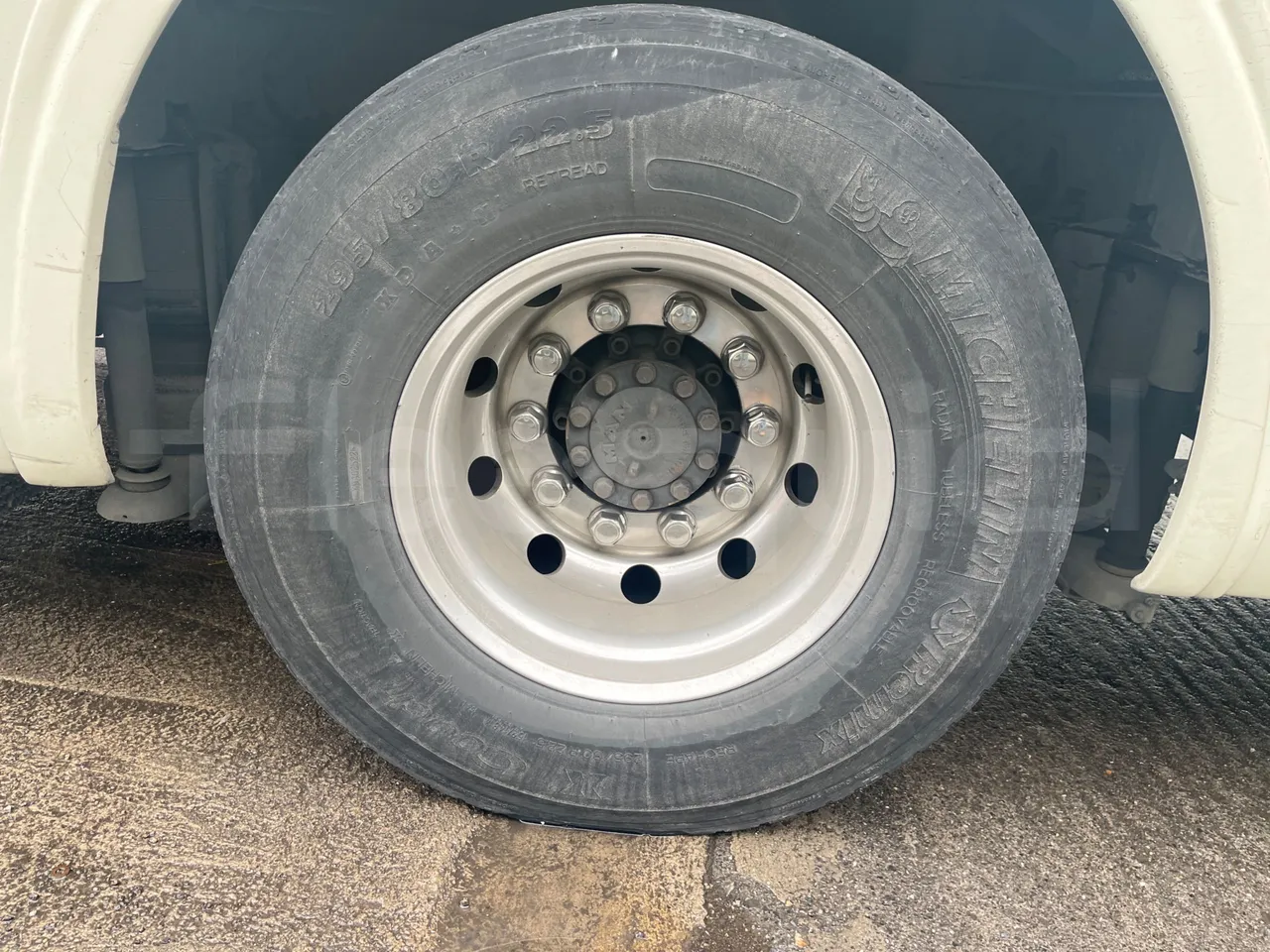 Man Ratio 18.480 - EUR5 - 353kW - 12.920m - tread condition front tires left