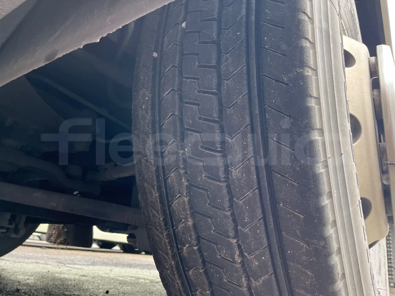 Man Ratio 18.480 - EUR5 - 353kW - 12.920m - tread condition third axle tires right