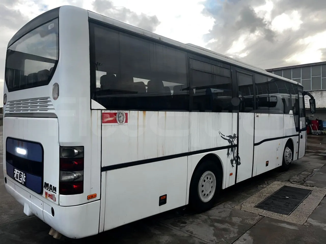 Neoplan N312 K - EUR3 - 260kW - 9.950m - 3/4 right rear doors closed