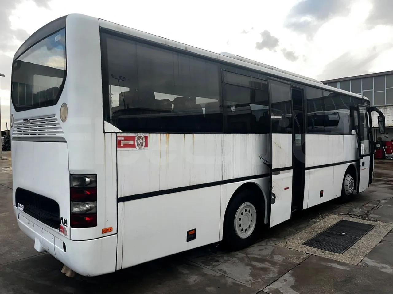 Neoplan N312 K - EUR3 - 260kW - 9.950m - 3/4 right rear doors open