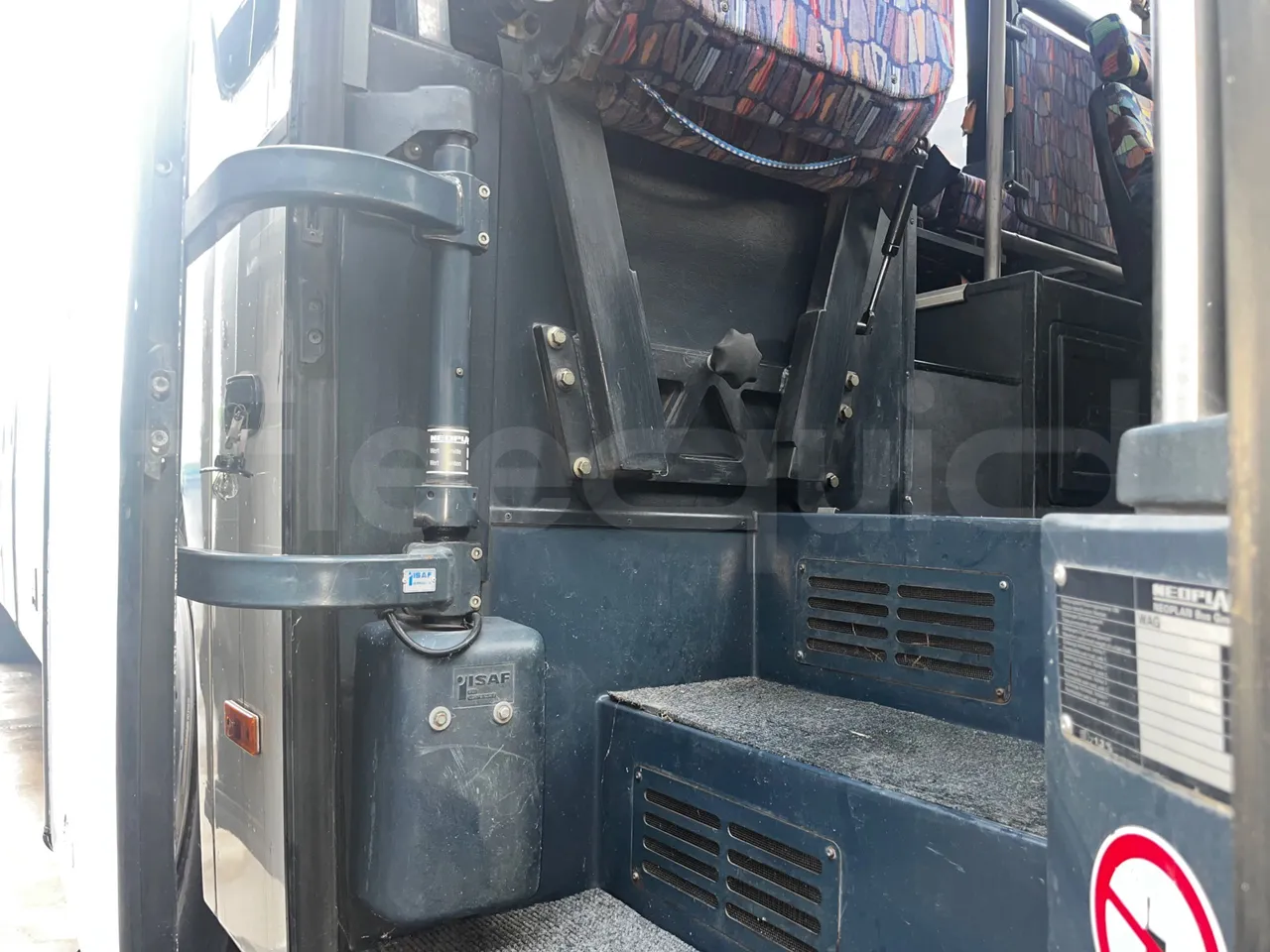Neoplan N312 K - EUR3 - 260kW - 9.950m - door mechanism photo