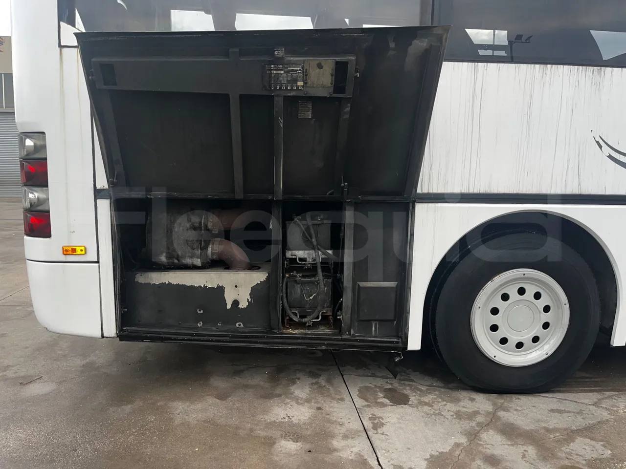 Neoplan N312 K - EUR3 - 260kW - 9.950m - external compartments photo