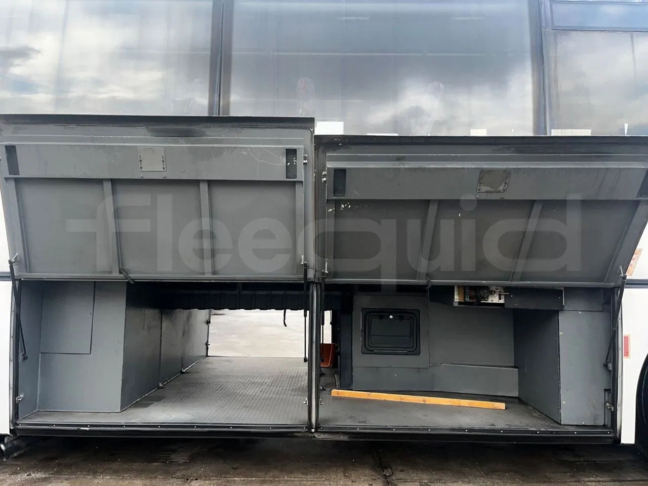 Neoplan N312 K - EUR3 - 260kW - 9.950m - luggage rack photo