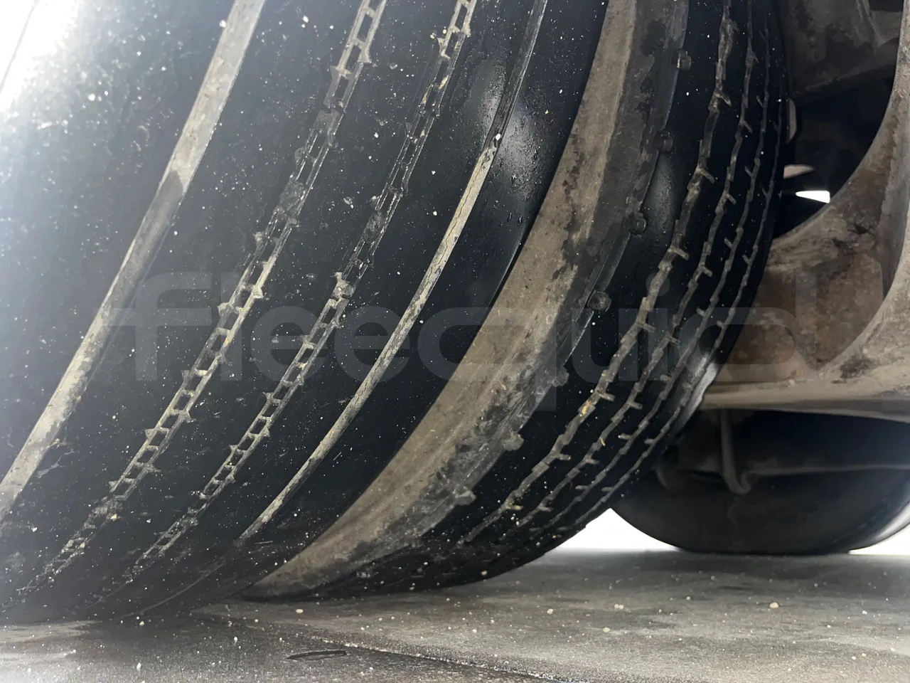 Neoplan N312 K - EUR3 - 260kW - 9.950m - tread condition front tires left