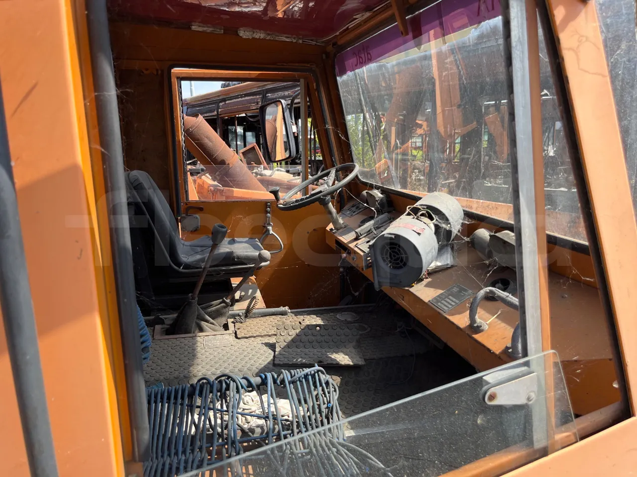 Iveco AIFO 8061/ Pre euro - 82 Kw - 4,380 Mt - buttons panels on (mandatory for bus to scrap)