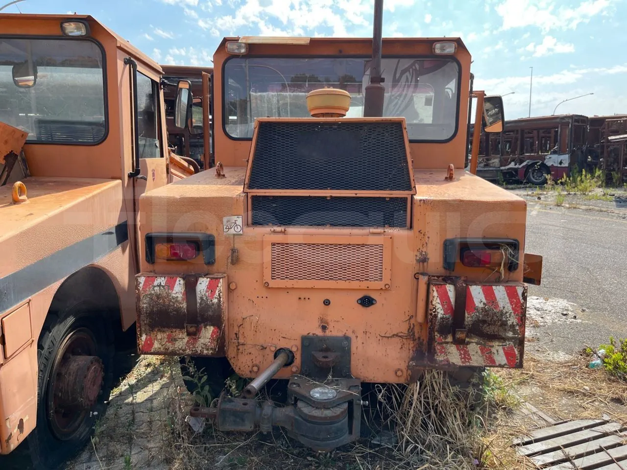 Iveco AIFO 8061/ Pre euro - 82 Kw - 4,380 Mt - rear hatch closed