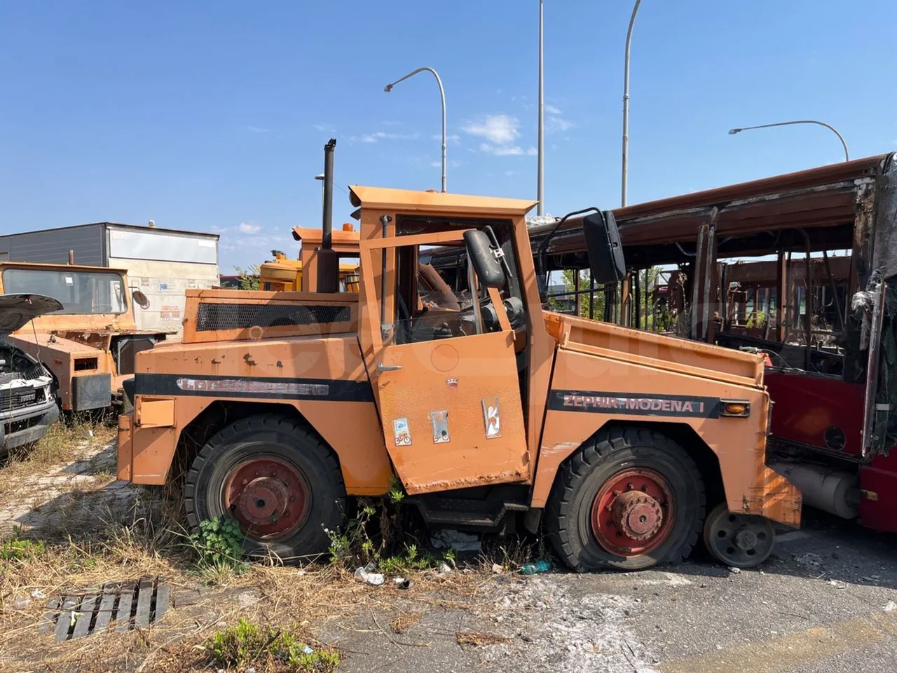 Iveco AIFO 8061/ Pre euro - 82 Kw - 4,380 Mt - right side doors closed