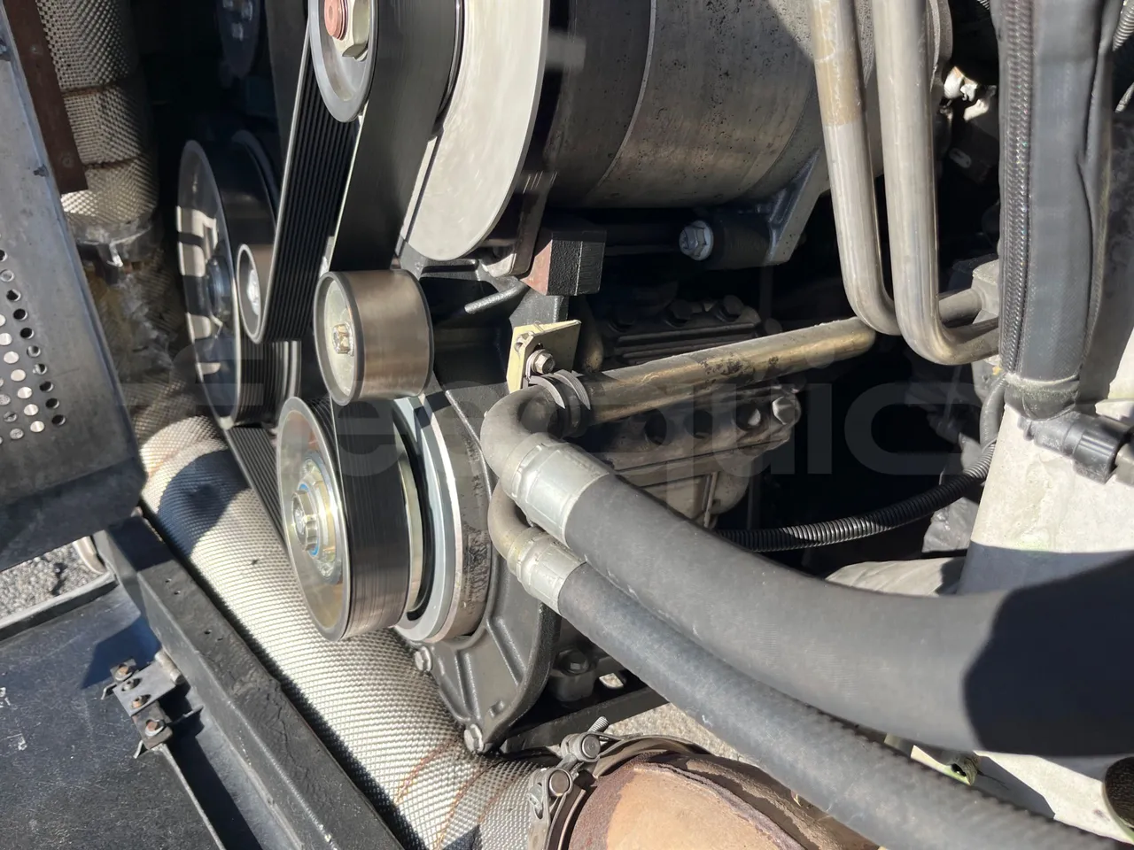 Mercedes-Benz Citaro G 0530 - EUR5 - 260kW - 17.94m - air conditioning compressor