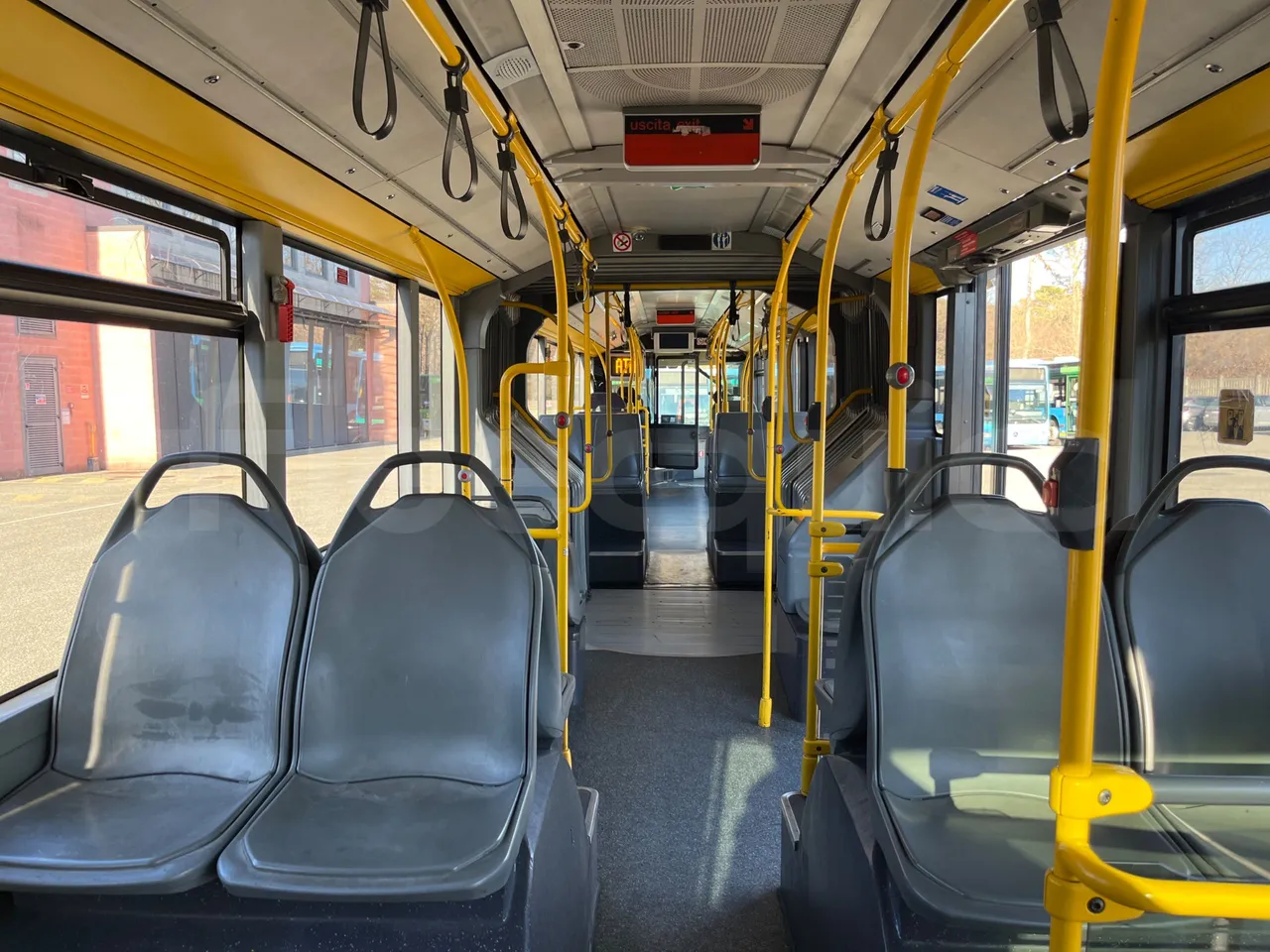 Mercedes-Benz Citaro G 0530 - EUR5 - 260kW - 17.94m - forward view middle aisle