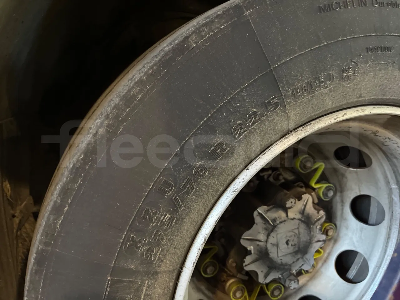 Mercedes-Benz Citaro G 0530 - EUR5 - 260kW - 17.94m - tread condition front tires right