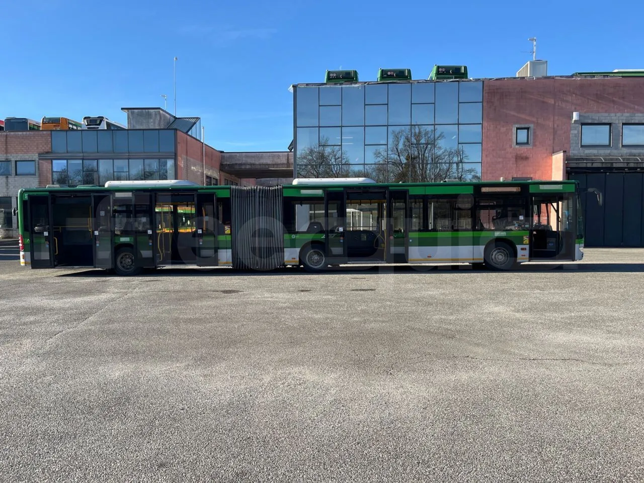 Mercedes-Benz Citaro G 0530 - EUR5 - 260kW - 17.94m - right side doors open