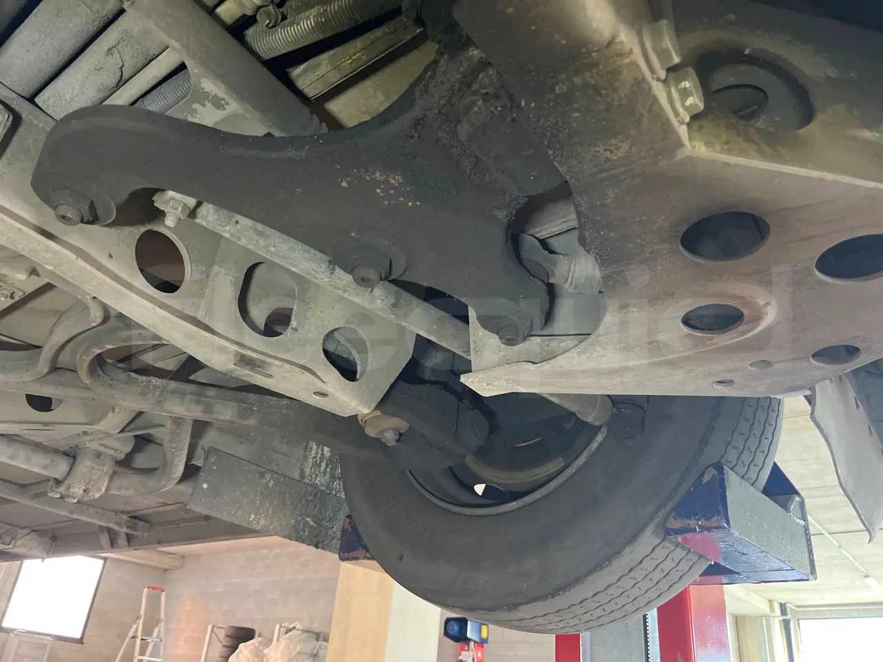 Mercedes-Benz Citaro G 0530 - EUR5 - 260kW - 17.94m - front axle left side