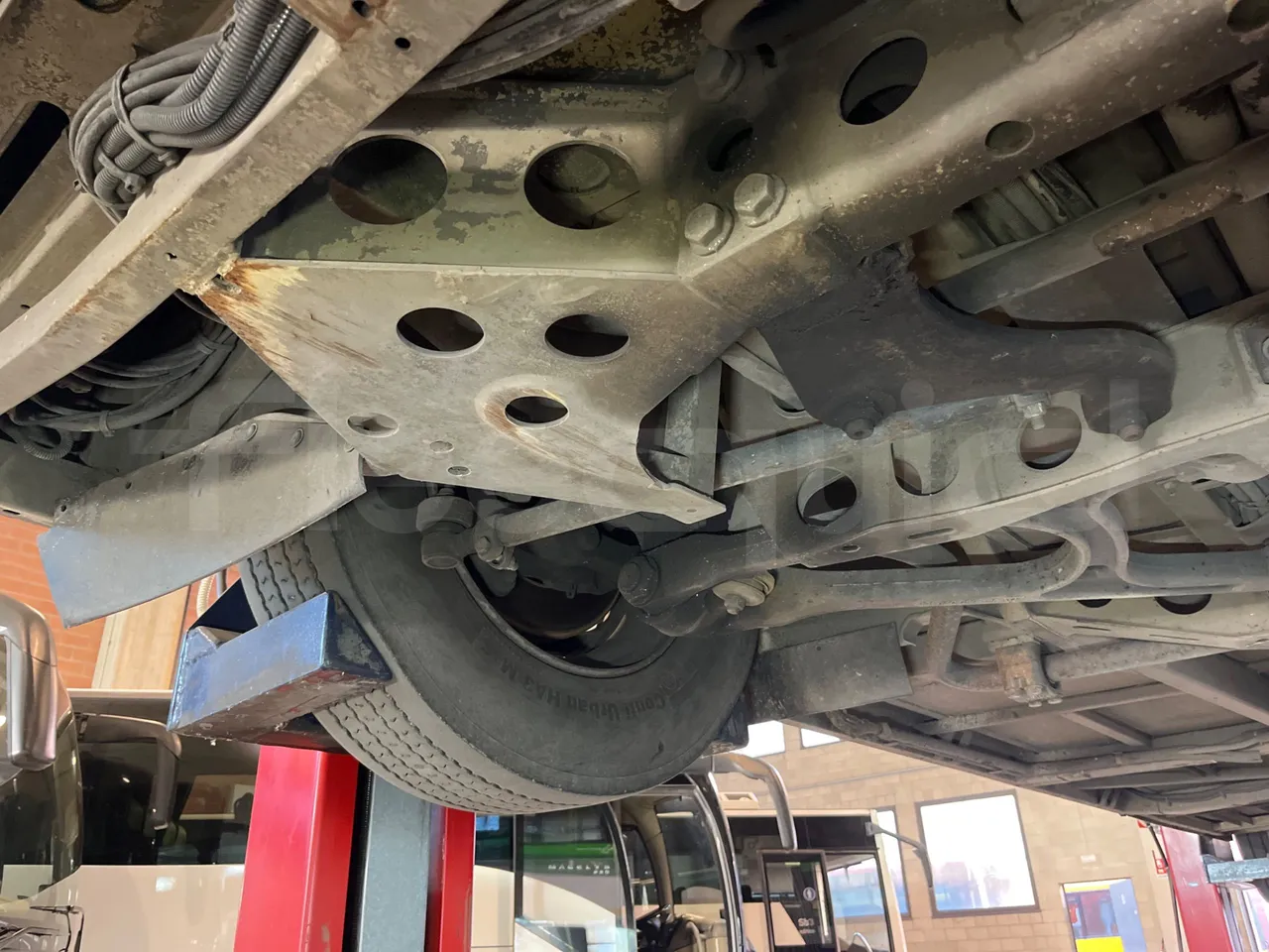 Mercedes-Benz Citaro G 0530 - EUR5 - 260kW - 17.94m - front axle right side