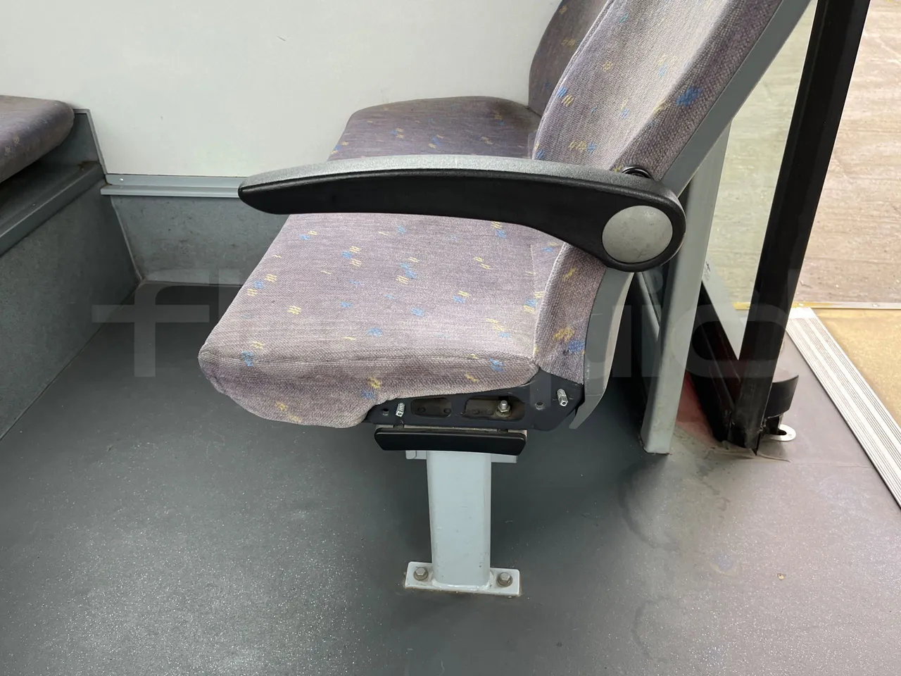 Van Hool A360 02N - Euro5 - 188kW - 12mt - armrest detail photo