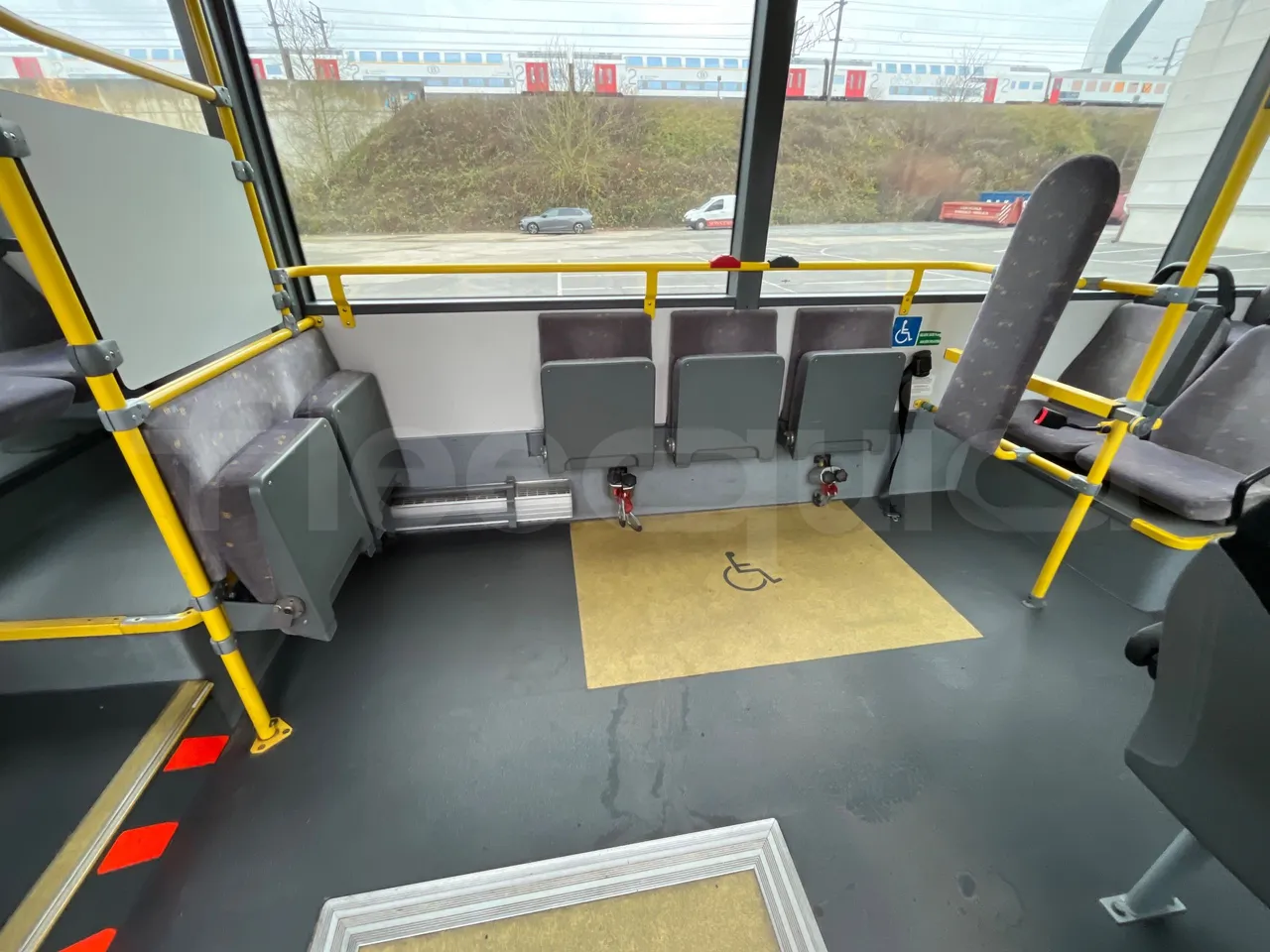 Van Hool A360 02N - Euro5 - 188kW - 12mt - disabled area photo