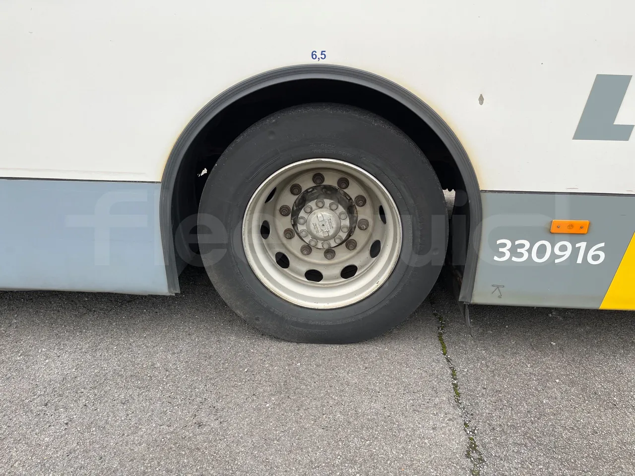 Van Hool A360 02N - Euro5 - 188kW - 12mt - tread condition front tires left