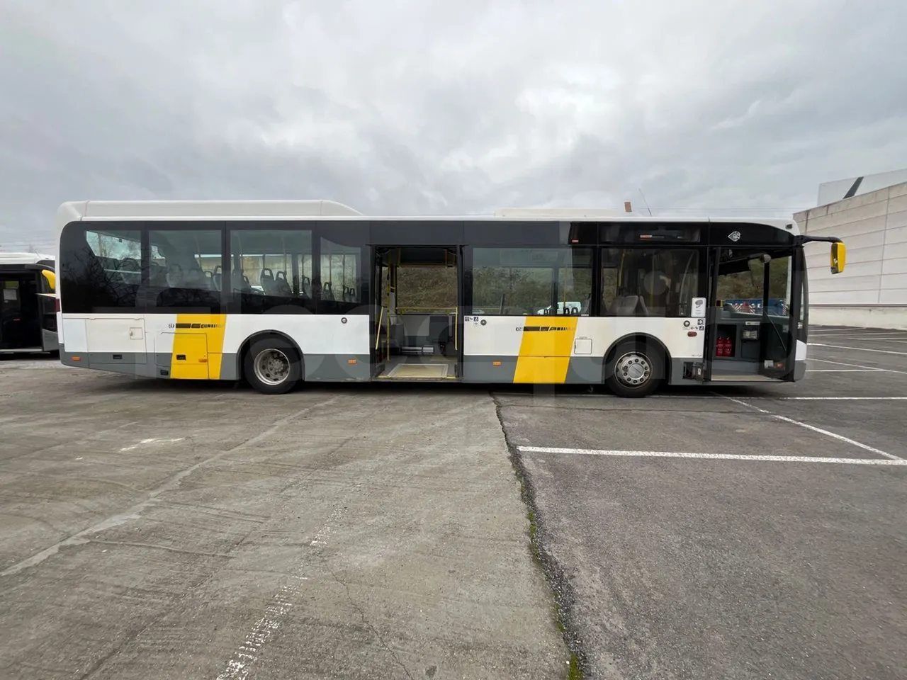 Van Hool A360 02N - Euro5 - 188kW - 12mt - right side doors open