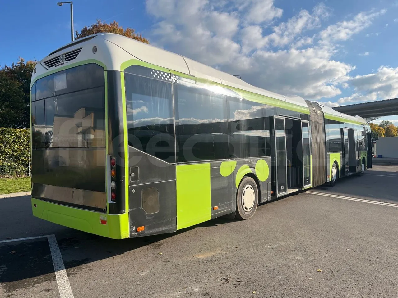 Volvo G891H L291LH24J8100 / Euro 6 - 177 Kw - 18.750 Mt - 3/4 right rear doors open
