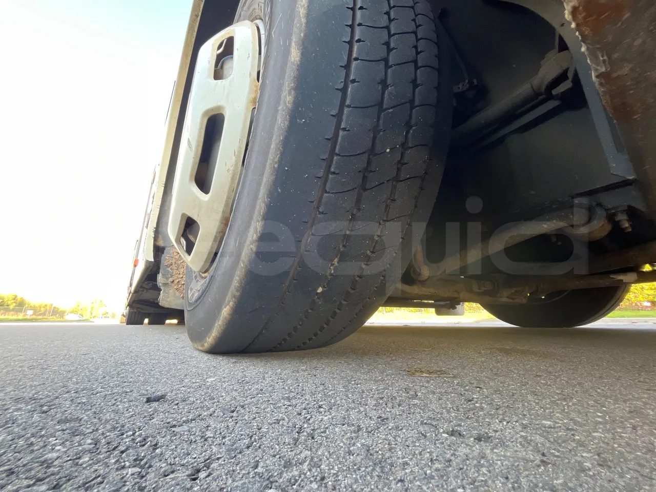 Volvo G891H L291LH24J8100 / Euro 6 - 177 Kw - 18.750 Mt - tread condition front tires right
