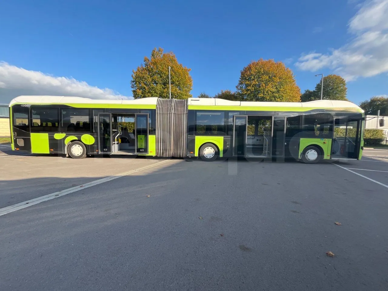 Volvo G891H L291LH24J8100 / Euro 6 - 177 Kw - 18.750 Mt - right side doors open