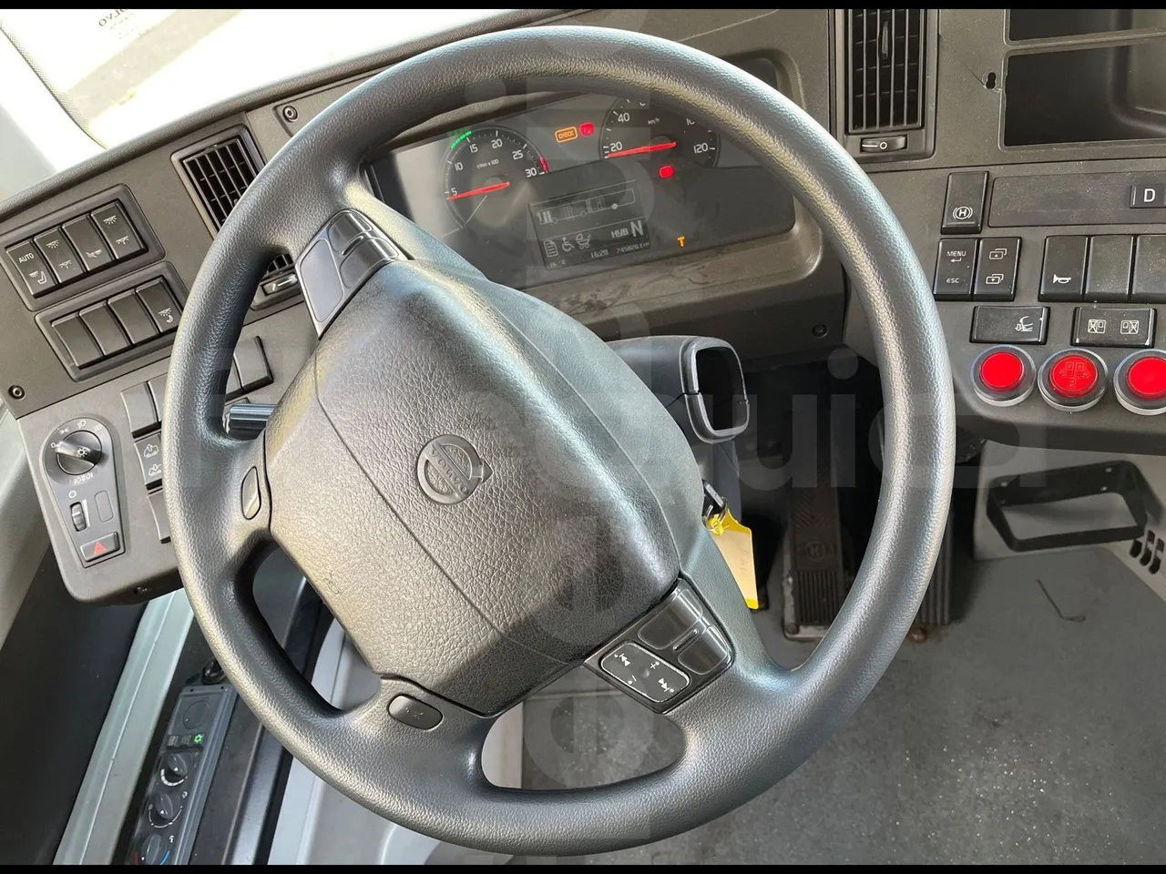 Volvo G891H L291LH24J8100 / Euro 6 - 177 Kw - 18.750 Mt - steering wheel photo