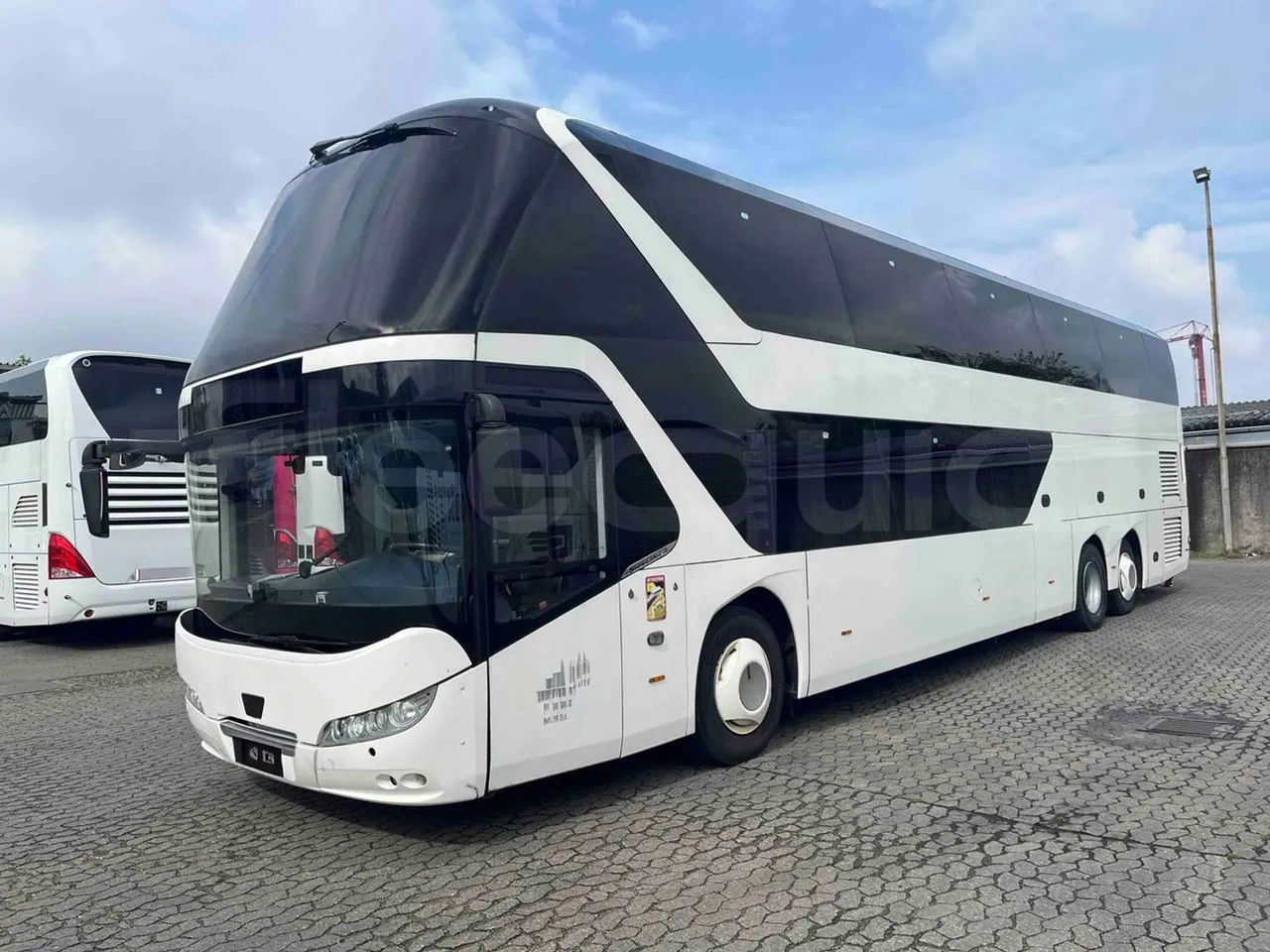Neoplan Skyliner L - EUR6 - 371kW - 14.0000m - 3/4 front left