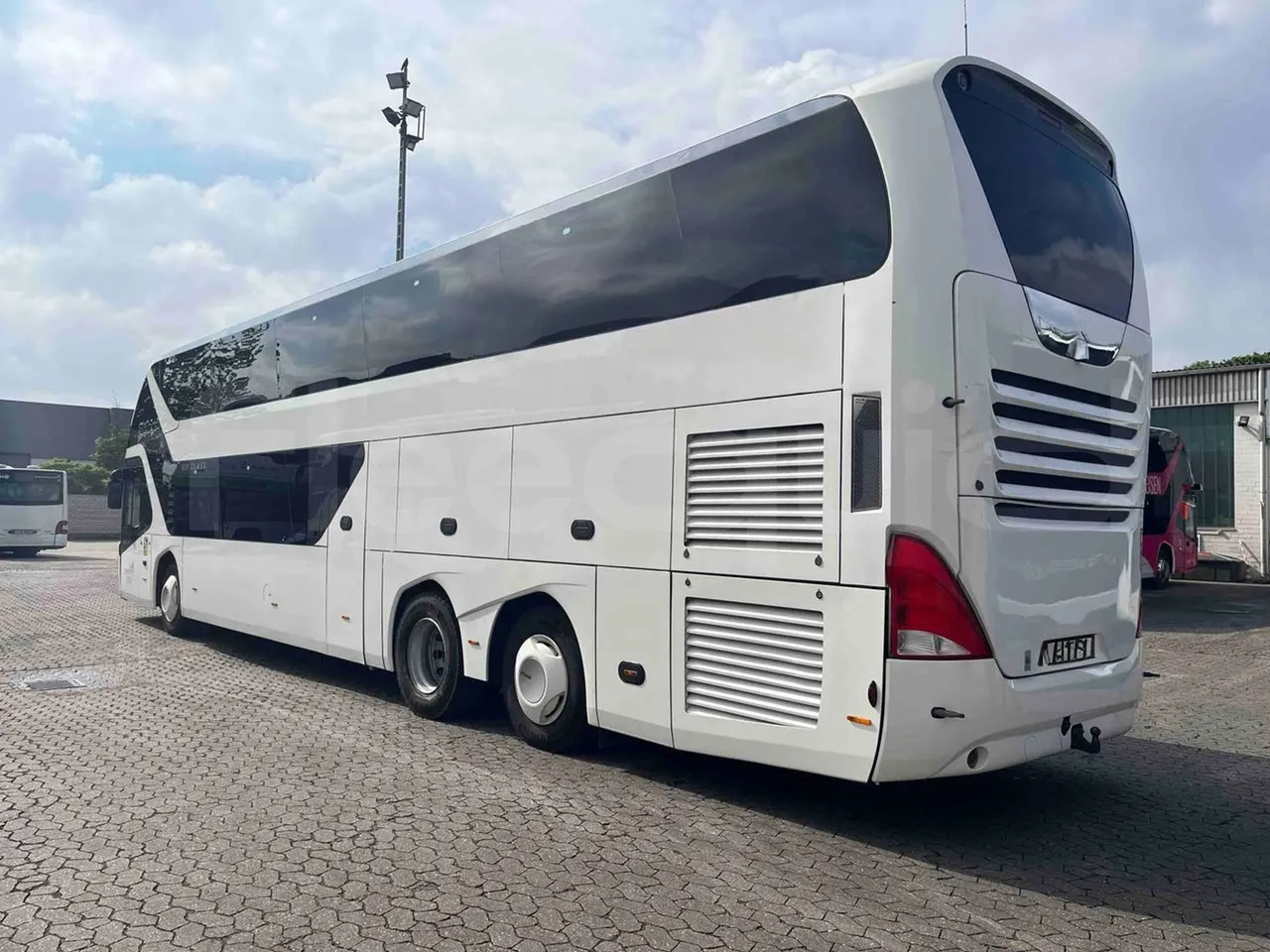 Neoplan Skyliner L - EUR6 - 371kW - 14.0000m - 3/4 left rear side