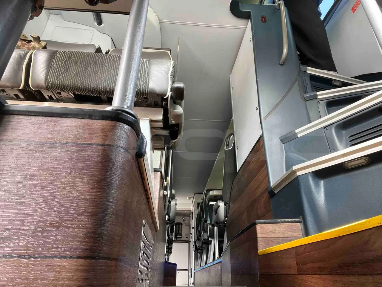 Neoplan Skyliner L - EUR6 - 371kW - 14.0000m - camera accessories photo