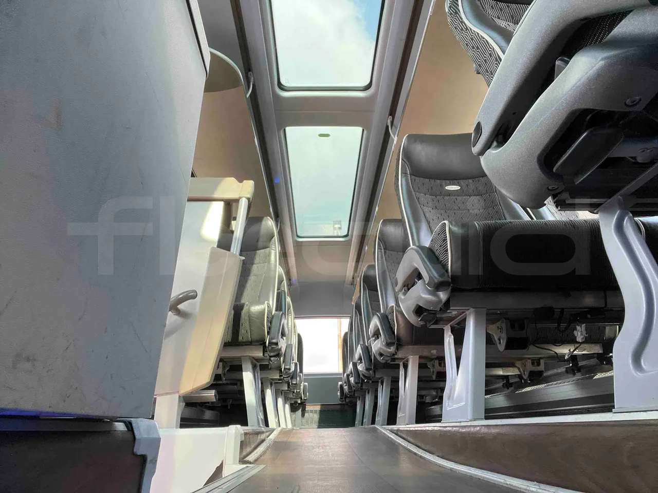 Neoplan Skyliner L - EUR6 - 371kW - 14.0000m - hostes microphone accessories photo