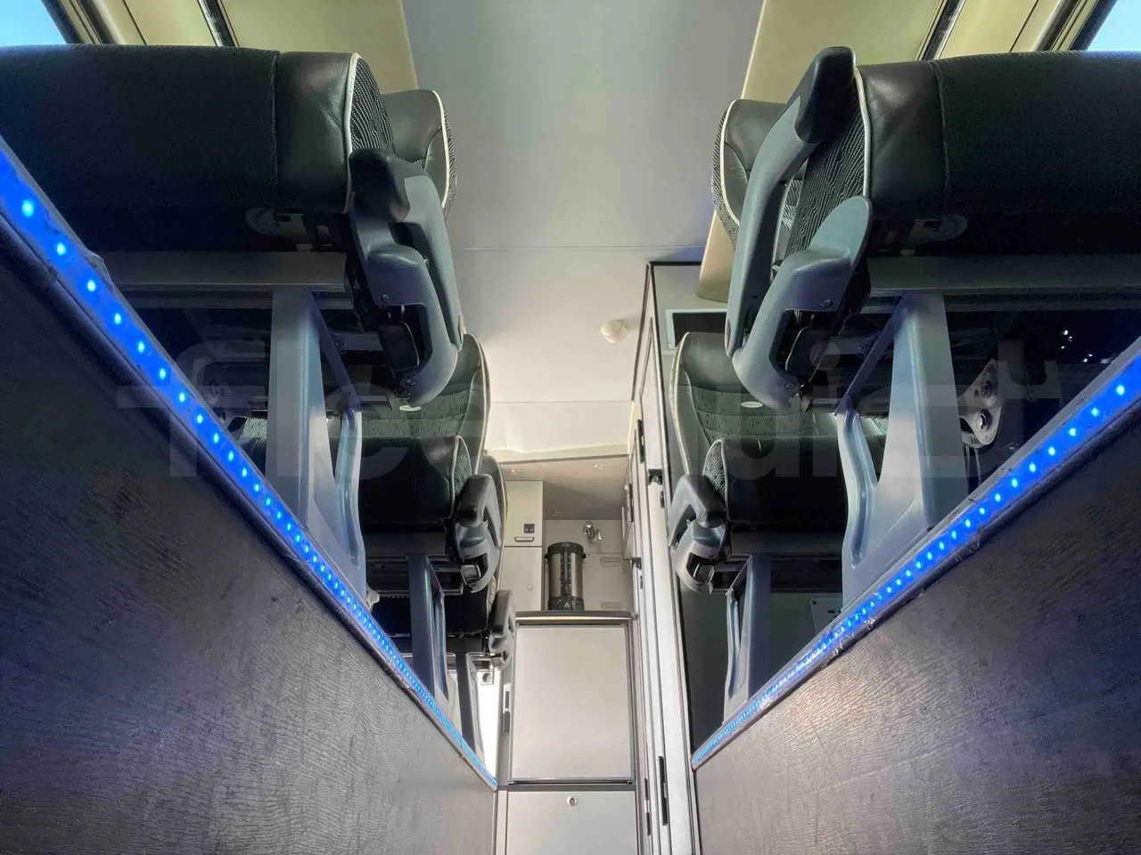 Neoplan Skyliner L - EUR6 - 371kW - 14.0000m - seat brackets photo
