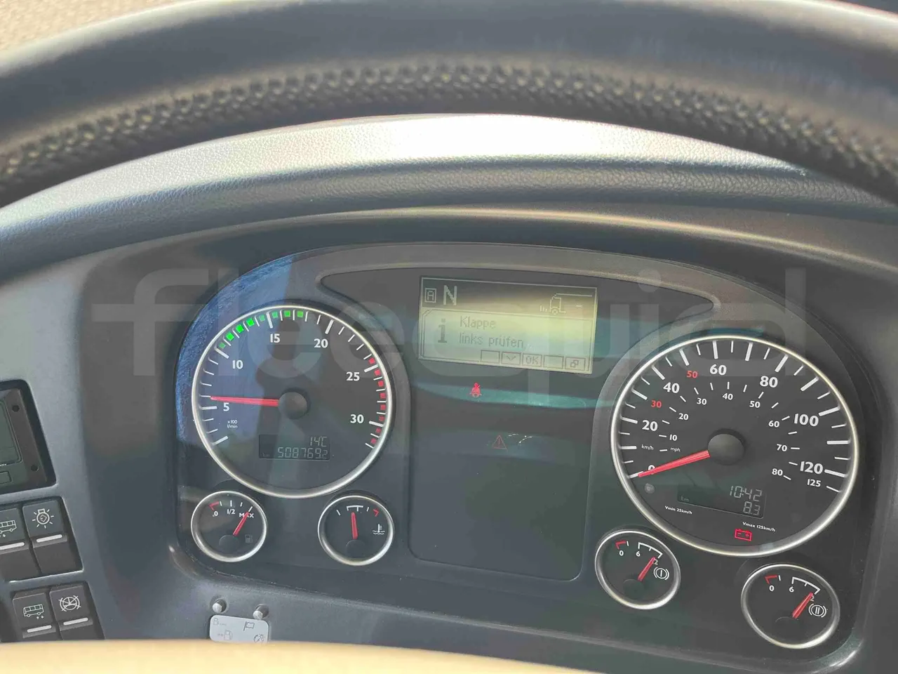 Neoplan Skyliner L - EUR6 - 371kW - 14.0000m - dashboard lights on