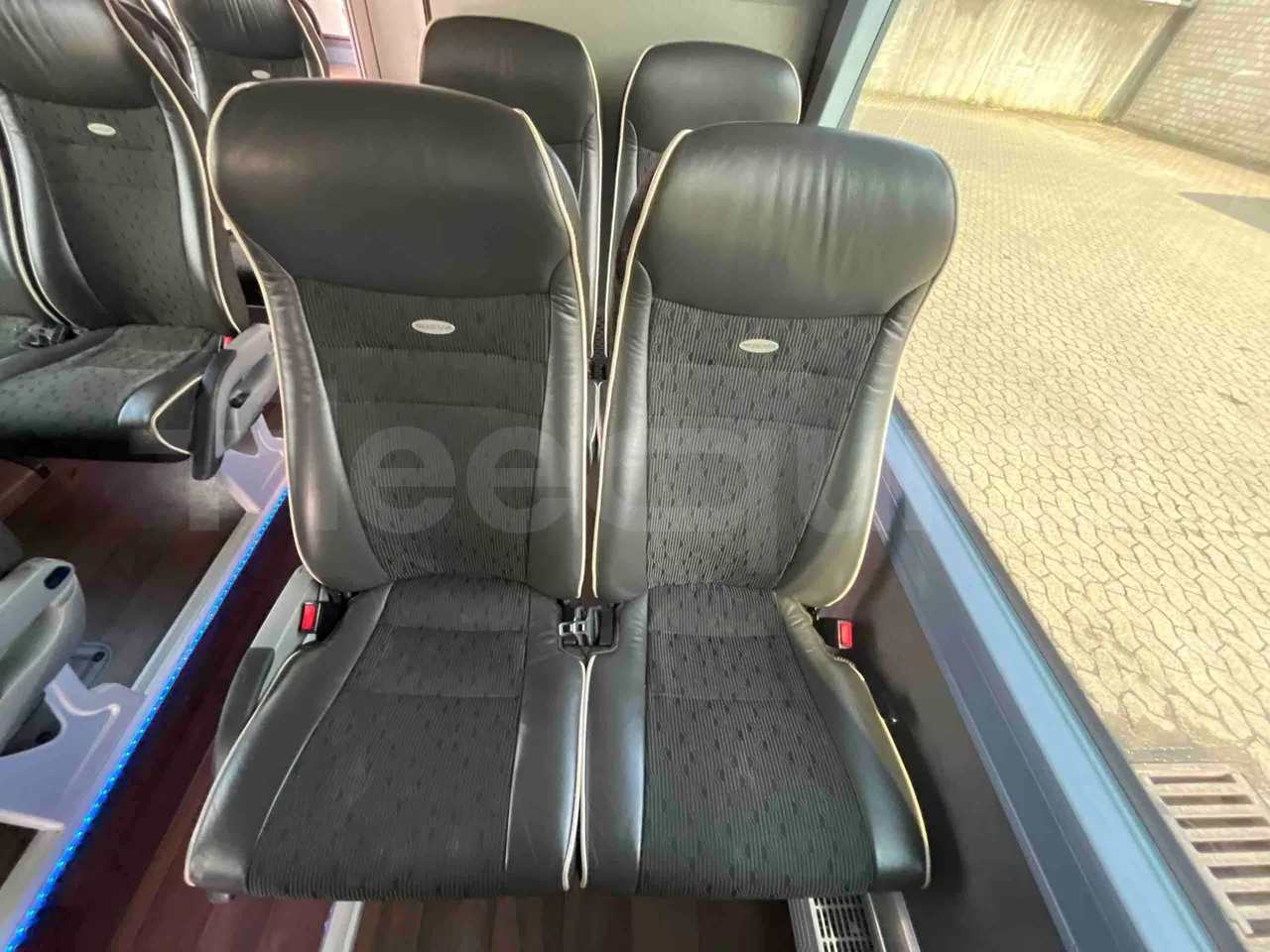Neoplan Skyliner L - EUR6 - 371kW - 14.0000m - single seat detail