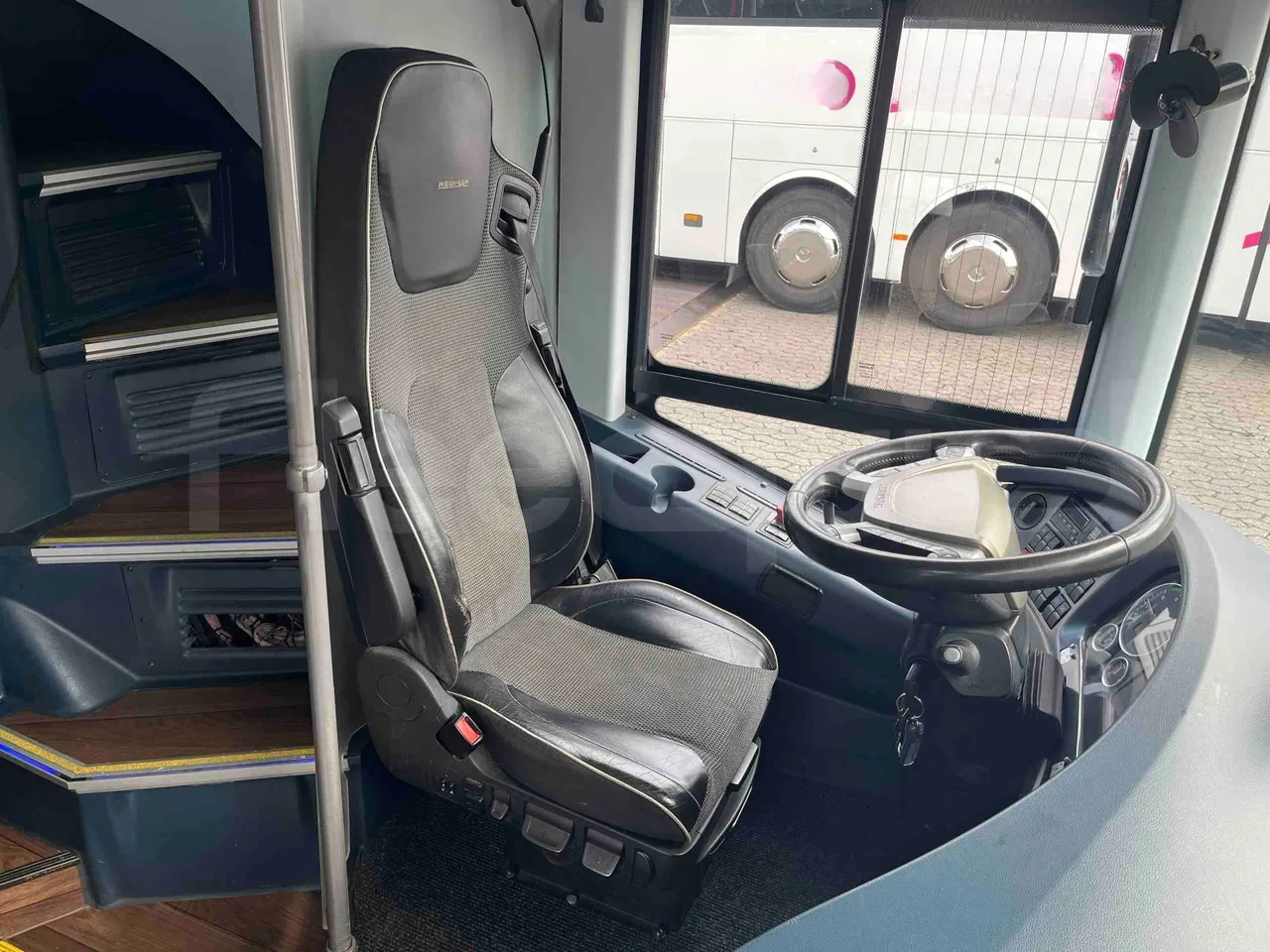 Neoplan Skyliner L - EUR6 - 371kW - 14.0000m - driver's seat photo