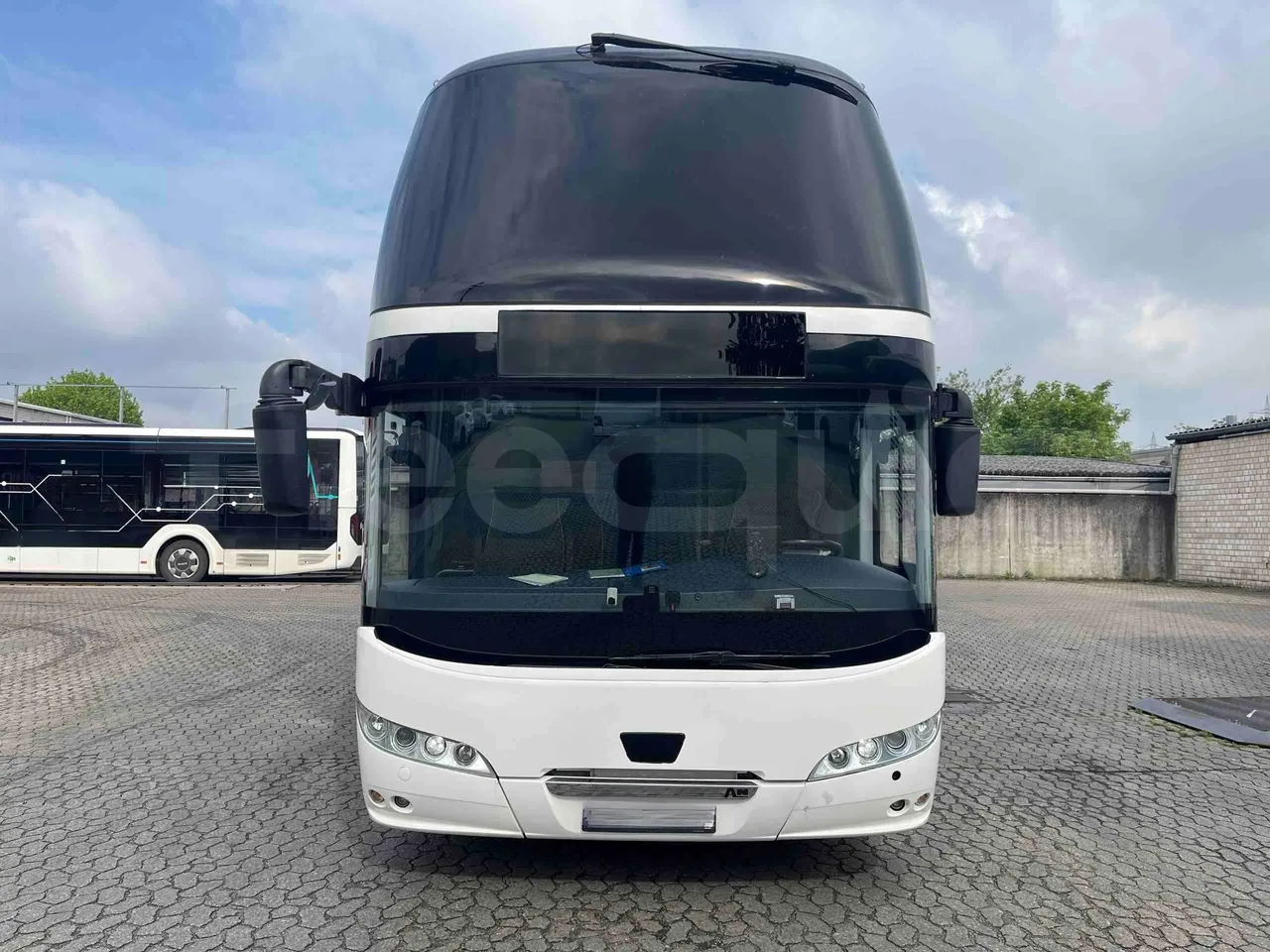 Neoplan Skyliner L - EUR6 - 371kW - 14.0000m - front photo
