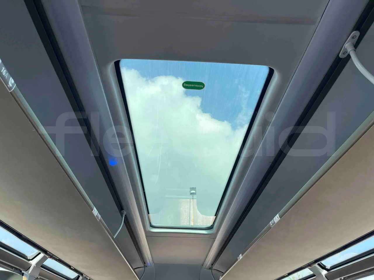 Neoplan Skyliner L - EUR6 - 371kW - 14.0000m - roof hatch 1